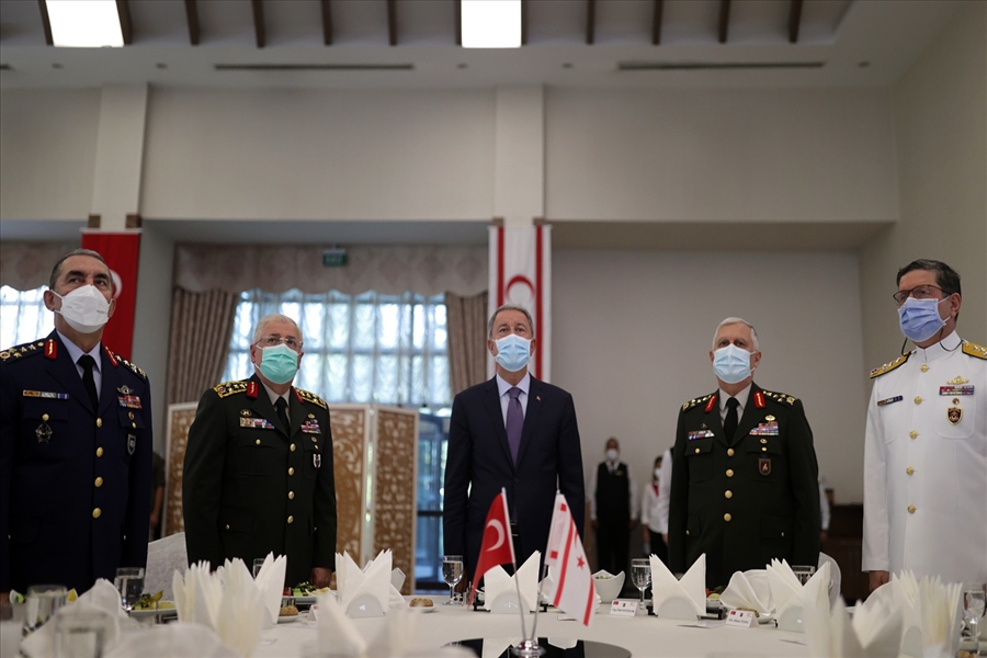 Millî Savunma Bakanı Hulusi Akar, Beraberinde TSK Komuta Kademesi İle KKTC Silahlı Kuvvetler Günü İçin Düzenlenen Resepsiyona Katıldı
